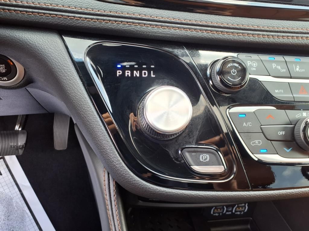 2025 Chrysler Pacifica Pinnacle - Photo 19