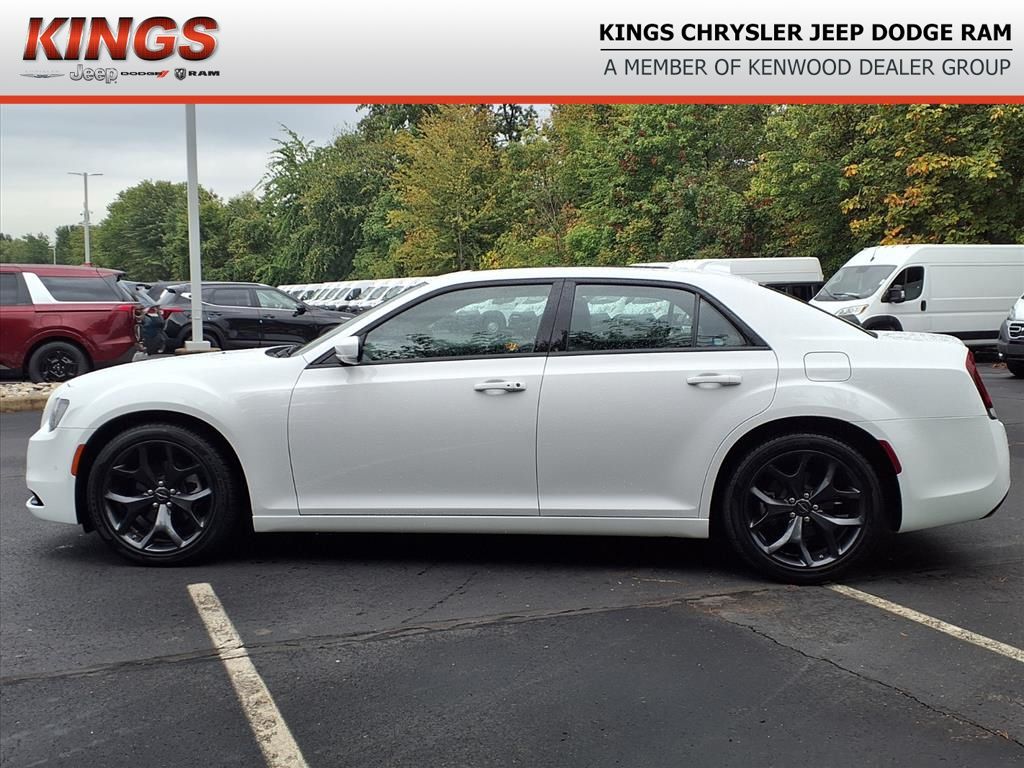 2023 Chrysler 300 S photo 3
