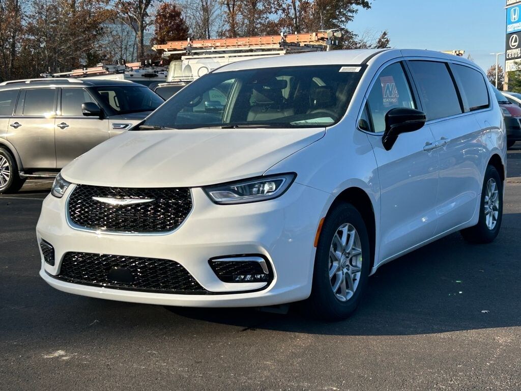 New 2026 Chrysler Pacifica Select Passenger Van