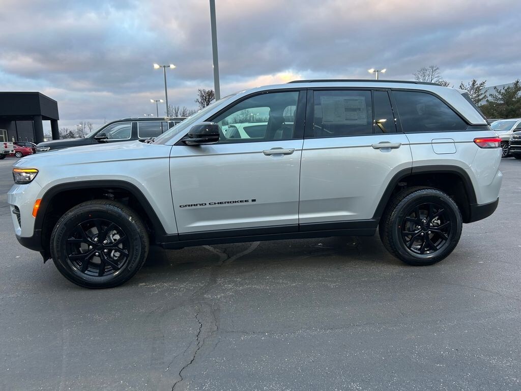 New 2025 Jeep Grand Cherokee Laredo Sport Utility