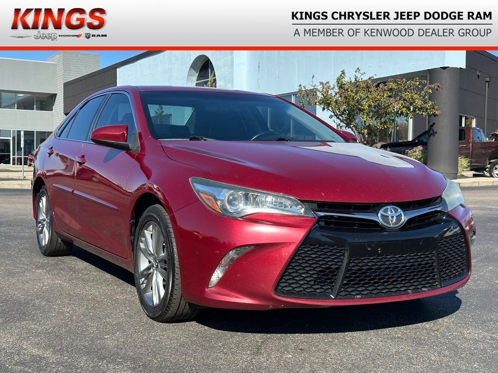 Used 2015 Toyota Camry SE Sedan