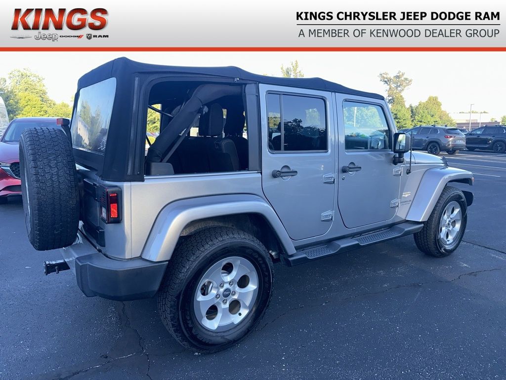 2014 Jeep Wrangler Unlimited Sahara photo 4