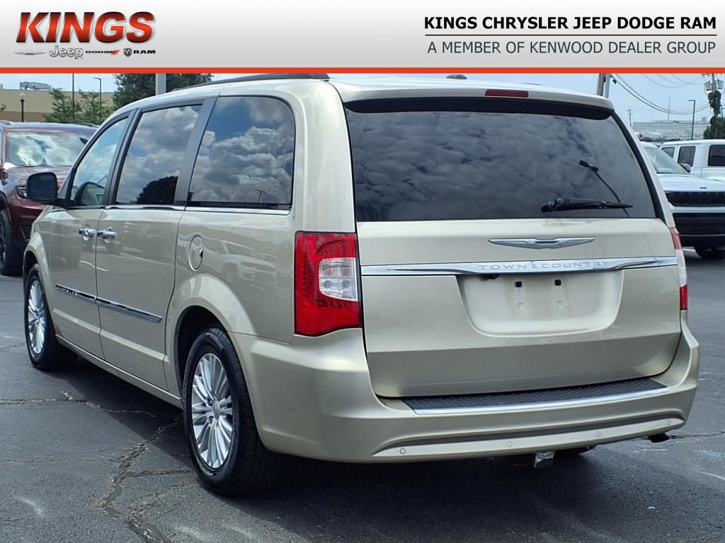 2015 Chrysler Town & Country photo 4