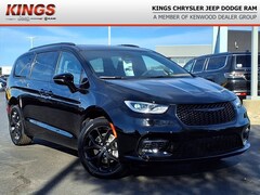 2026 Chrysler Pacifica Limited Passenger Van