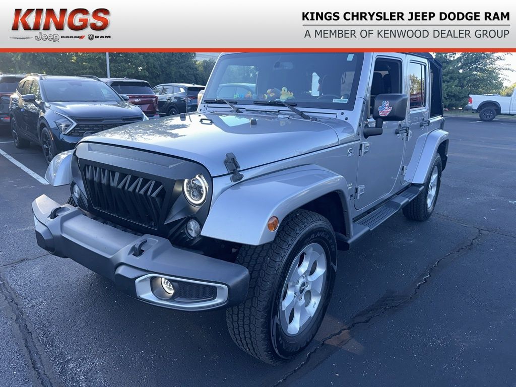 2014 Jeep Wrangler Unlimited Sahara photo 3
