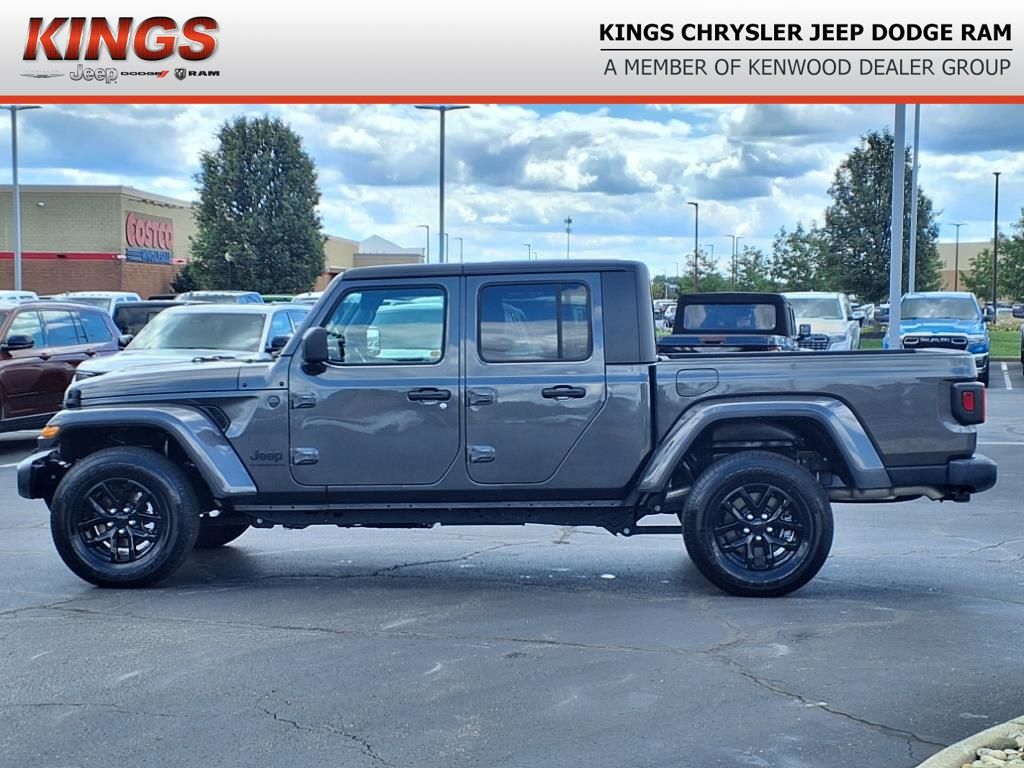 2023 Jeep Gladiator Sport S photo 3