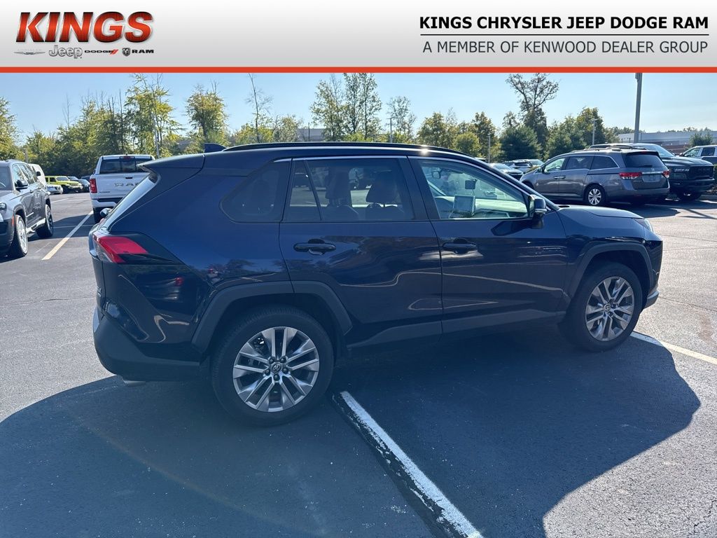 2022 Toyota RAV4 XLE Premium photo 2