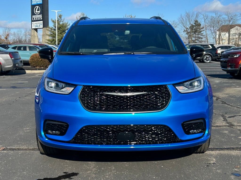 New 2026 Chrysler Pacifica Limited Passenger Van