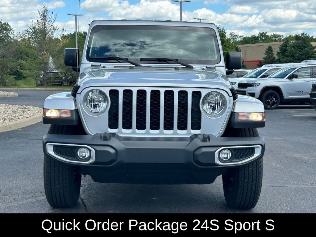 Used 2023 Jeep Gladiator Sport Truck Crew Cab