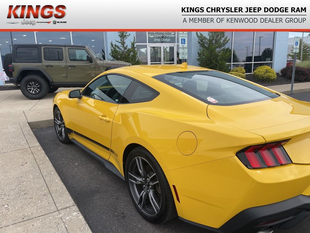 2024 Ford Mustang EcoBoost photo 4