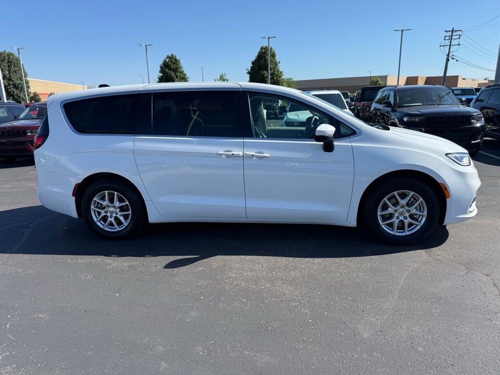 Used 2023 Chrysler Pacifica Touring L Van Passenger Van