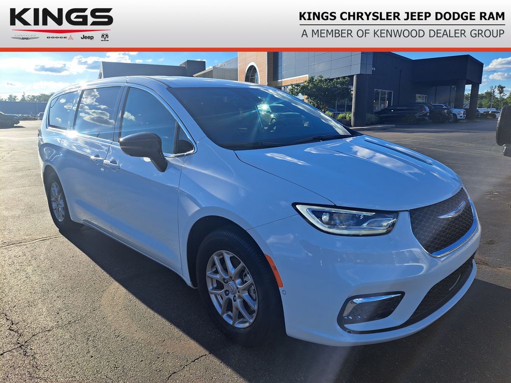 2026 Chrysler Pacifica Select