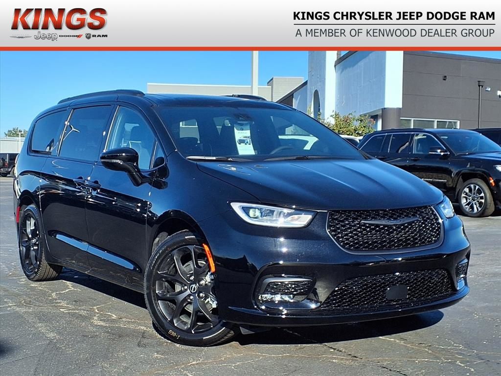 2026 Chrysler Pacifica Limited's photo