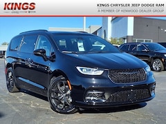 2026 Chrysler Pacifica Limited Passenger Van