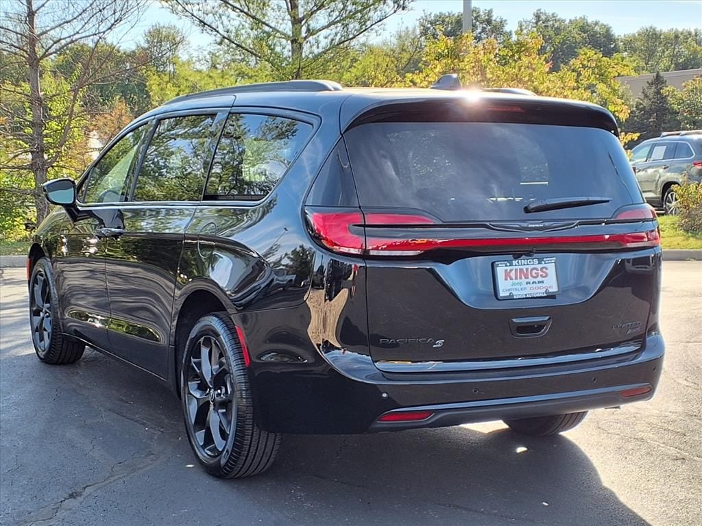 New 2026 Chrysler Pacifica Limited Passenger Van