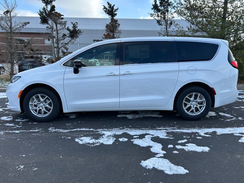 New 2026 Chrysler Pacifica Select Passenger Van