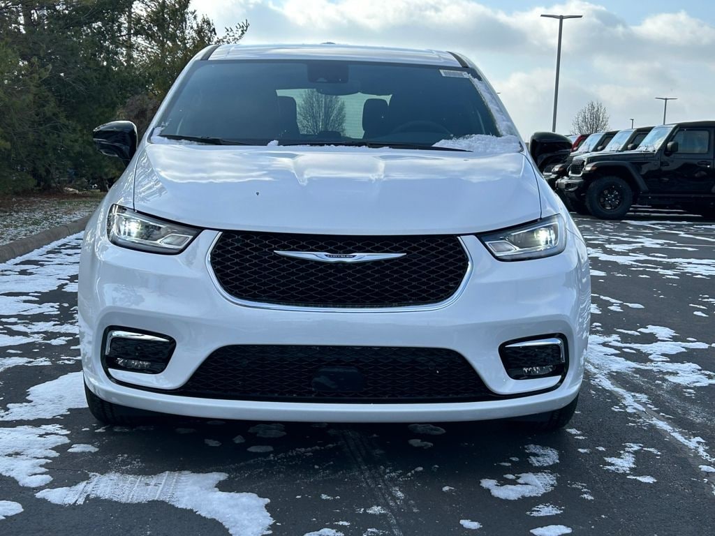 New 2026 Chrysler Pacifica Select Passenger Van
