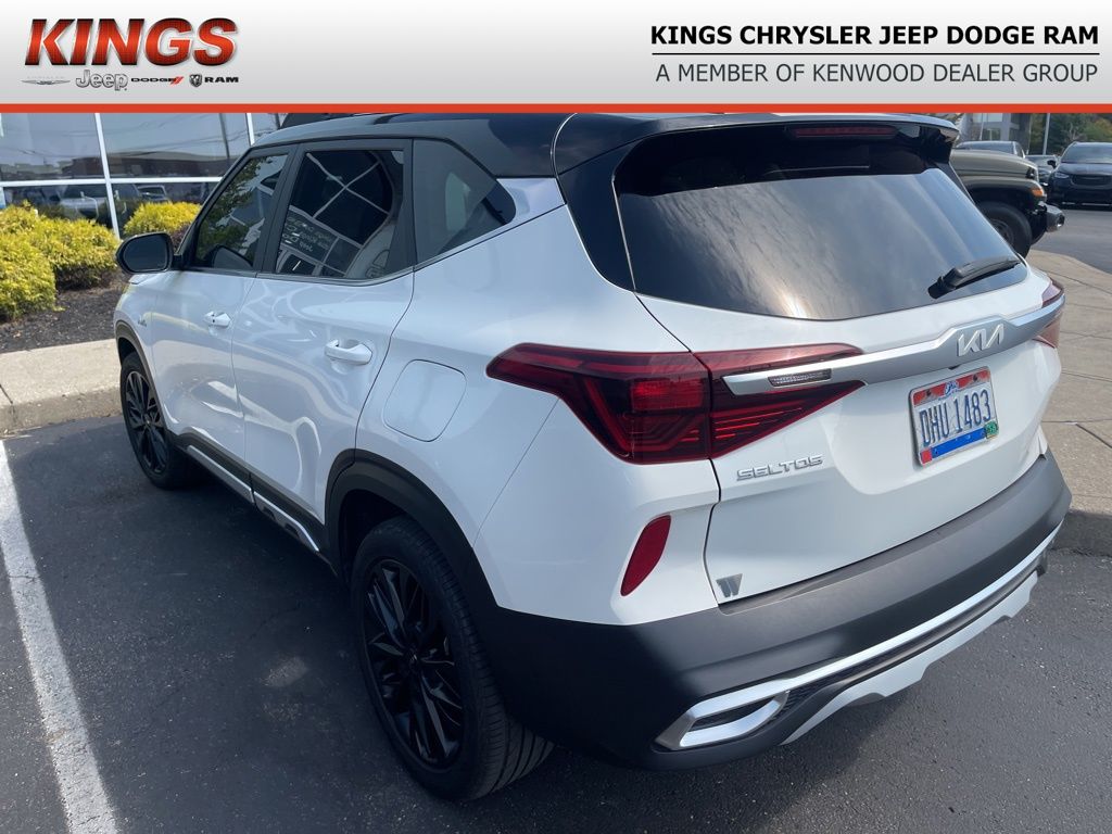 2022 Kia Seltos Nightfall Edition photo 3