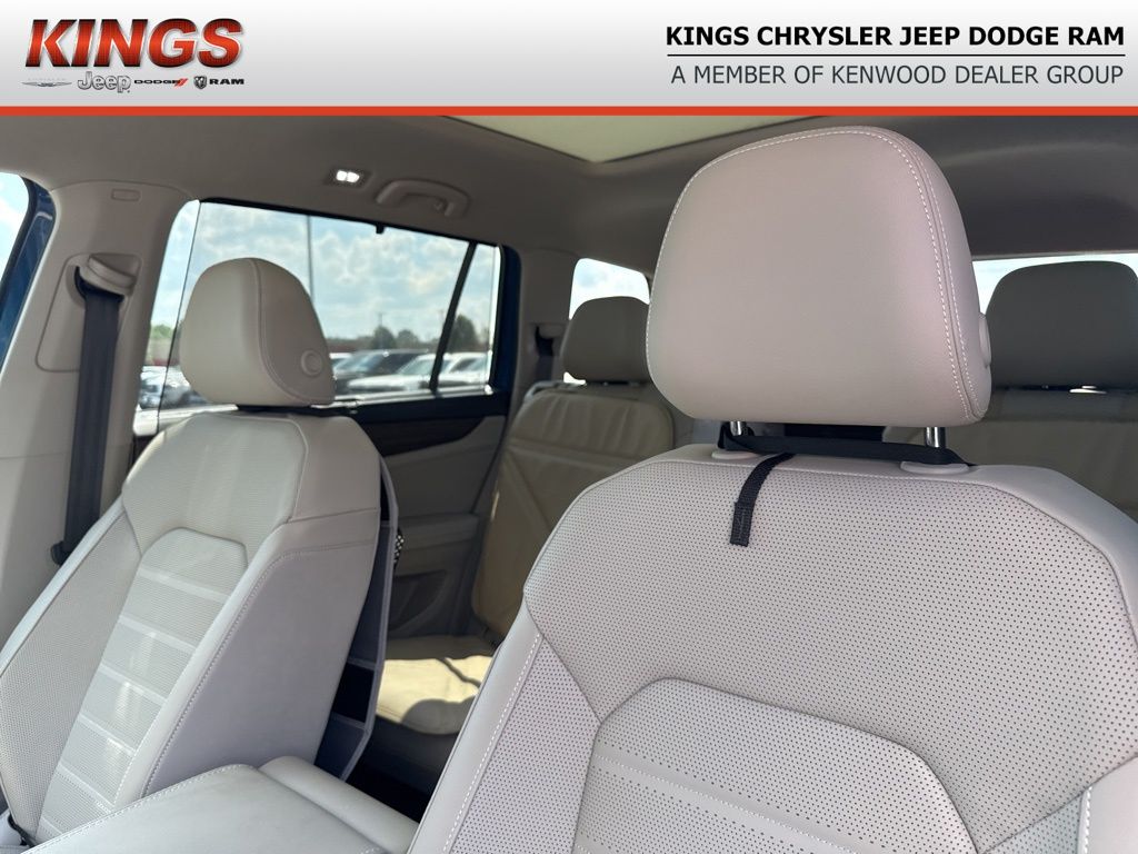 2025 Volkswagen Atlas SEL photo 4