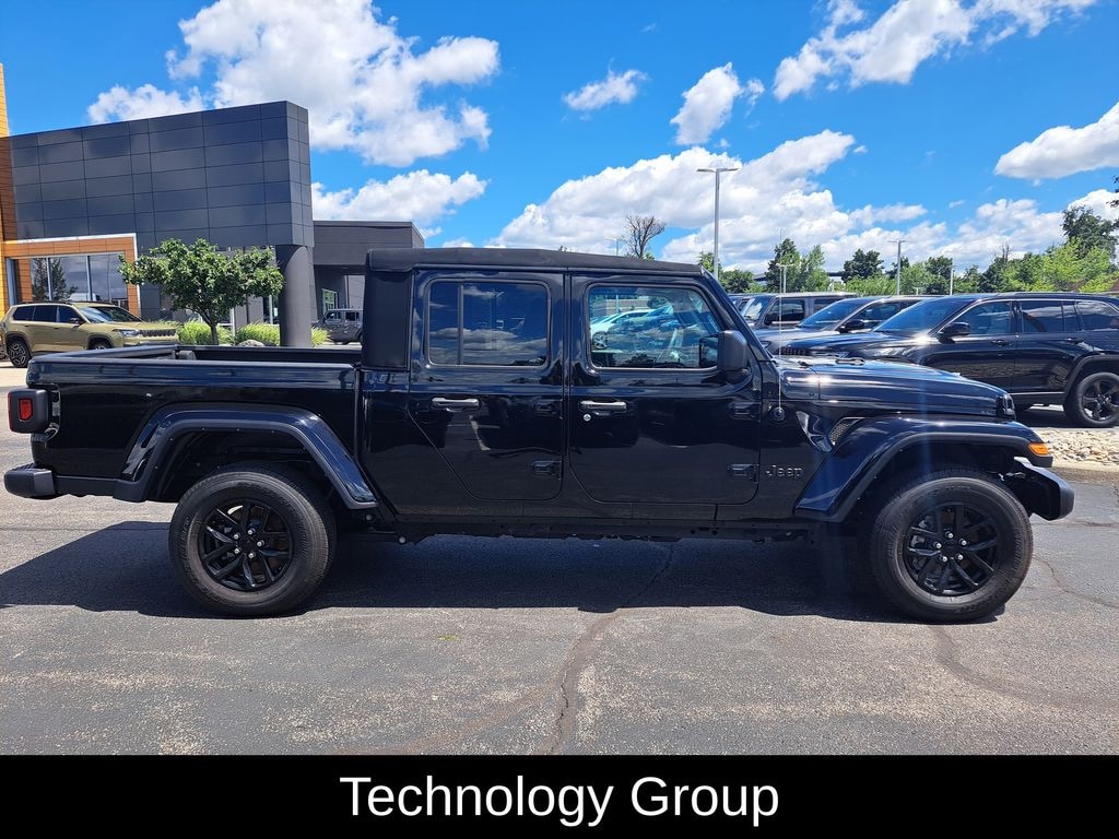 Used 2023 Jeep Gladiator Sport Truck Crew Cab