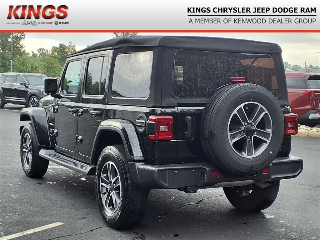 2023 Jeep Wrangler Sahara photo 4