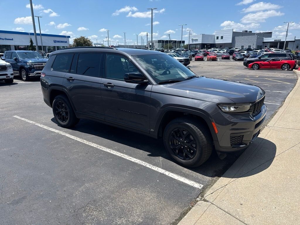 Used 2025 Jeep Grand Cherokee L Laredo SUV
