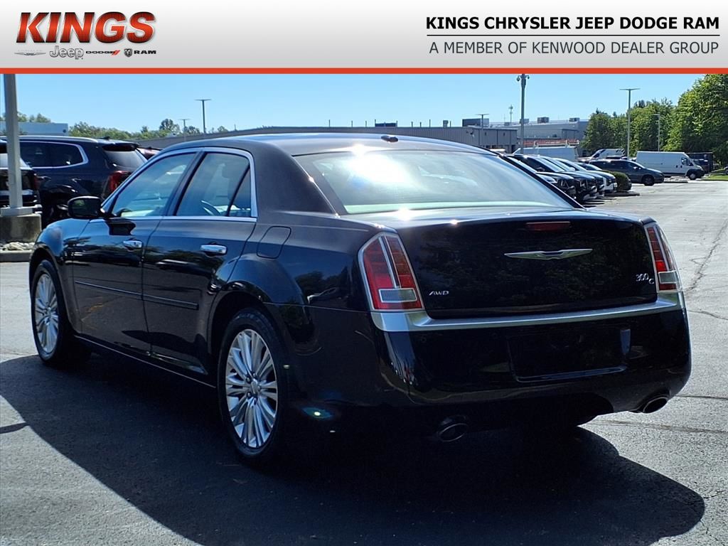 2013 Chrysler 300 C photo 3