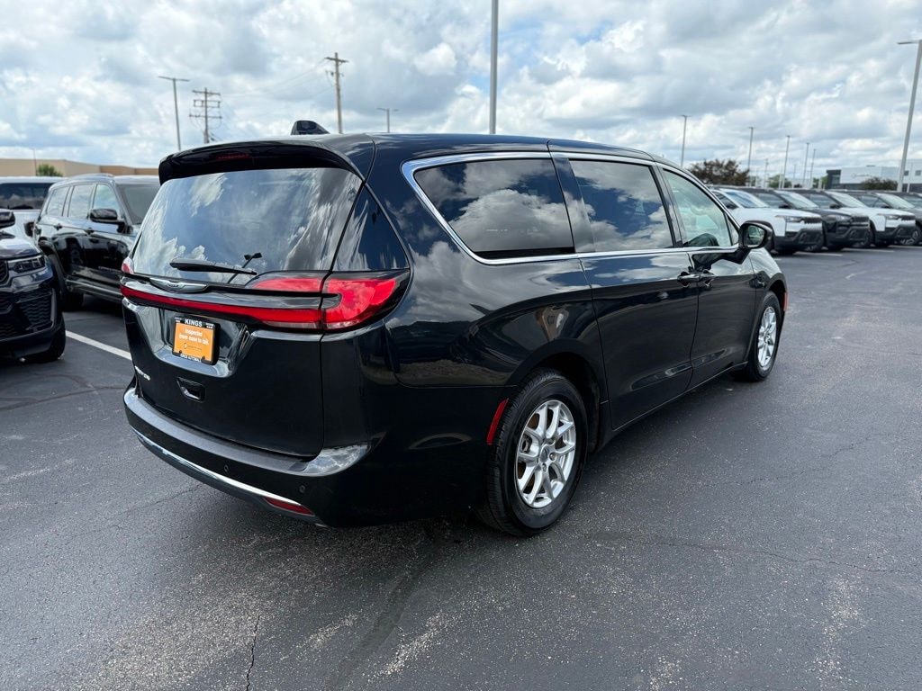 Used 2023 Chrysler Pacifica Touring L Van Passenger Van