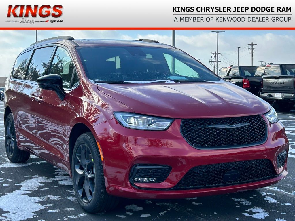 2026 Chrysler Pacifica Limited's photo