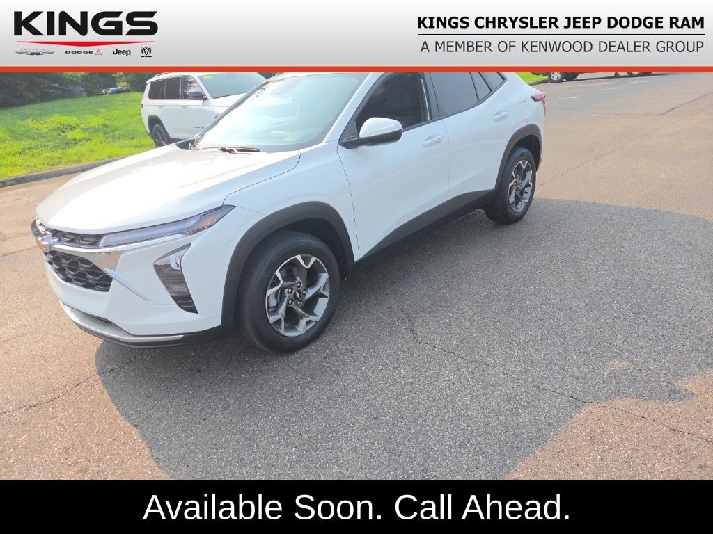 Used 2025 Chevrolet Trax LT SUV