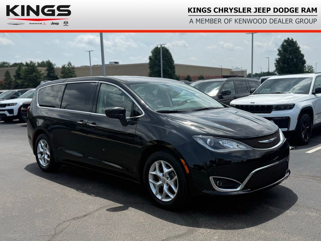 2018 Chrysler Pacifica Touring Plus's photo