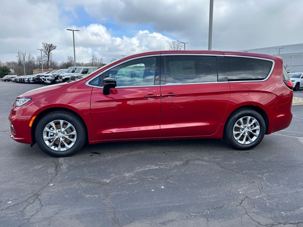 New 2026 Chrysler Pacifica Limited Passenger Van
