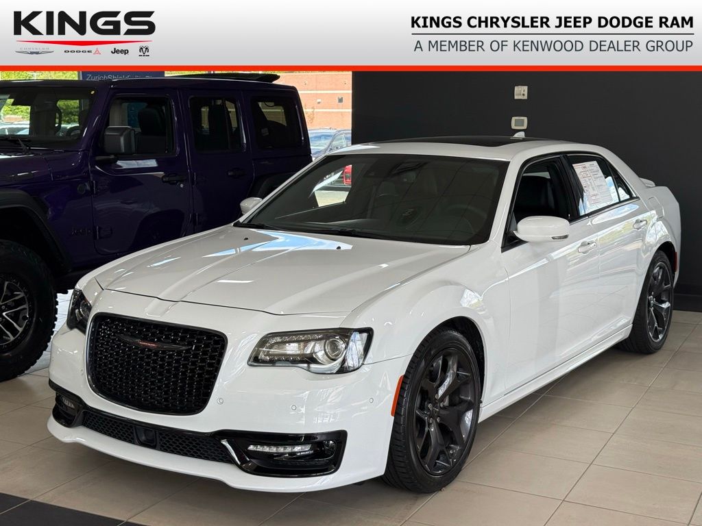 2023 Chrysler 300 S's photo
