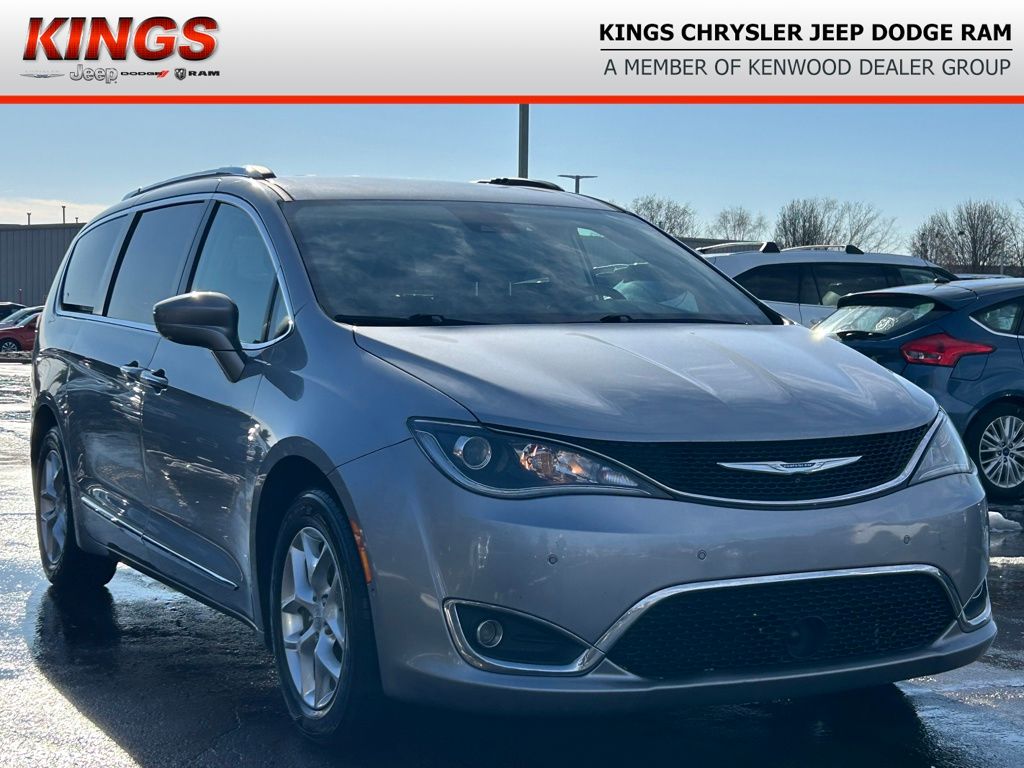 2017 Chrysler Pacifica Touring-L Plus's photo