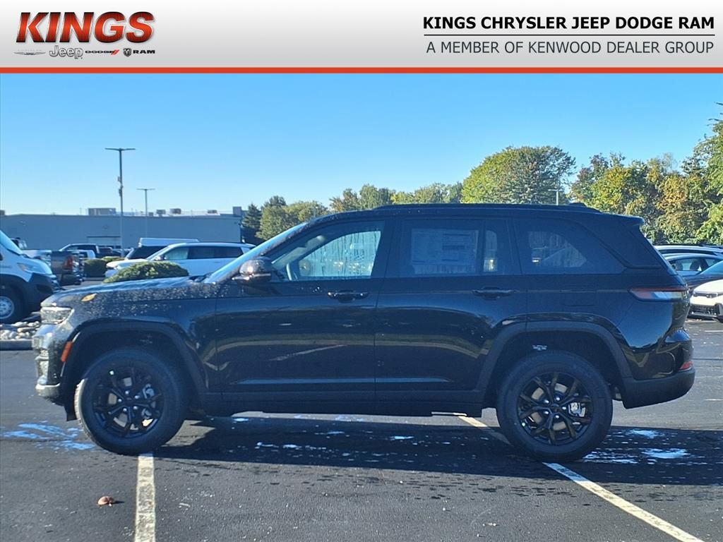 2025 Jeep Grand Cherokee Laredo photo 3