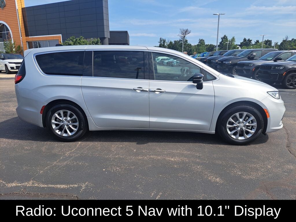 Used 2026 Chrysler Pacifica Limited Van Passenger Van