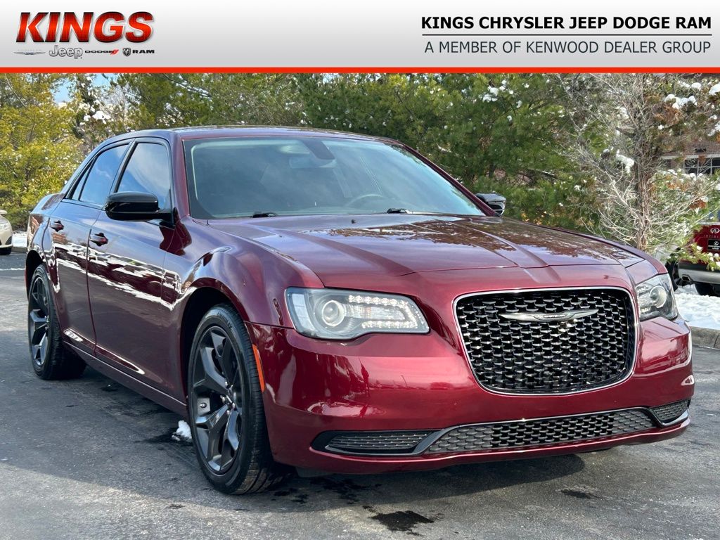 2023 Chrysler 300 Touring's photo