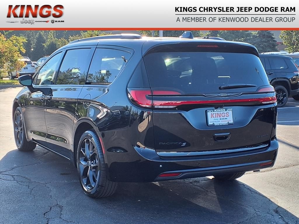 New 2026 Chrysler Pacifica Limited Passenger Van