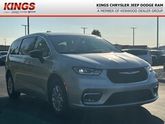 2026 Chrysler Pacifica Select Passenger Van