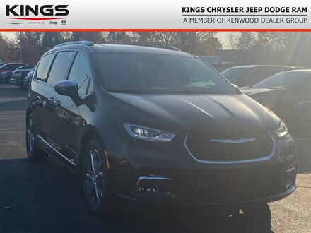 Featured 2026 Chrysler Pacifica Pinnacle Passenger Van for sale in Cincinnati, OH