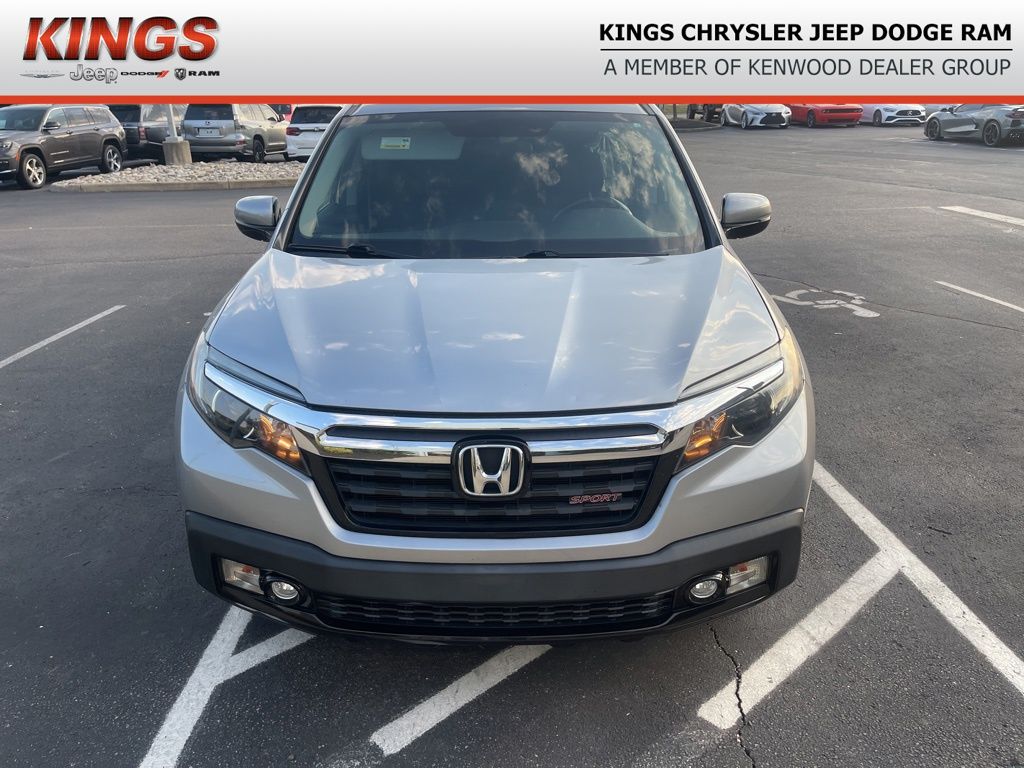 2019 Honda Ridgeline Sport photo 2