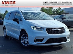 2025 Chrysler Pacifica Select Passenger Van