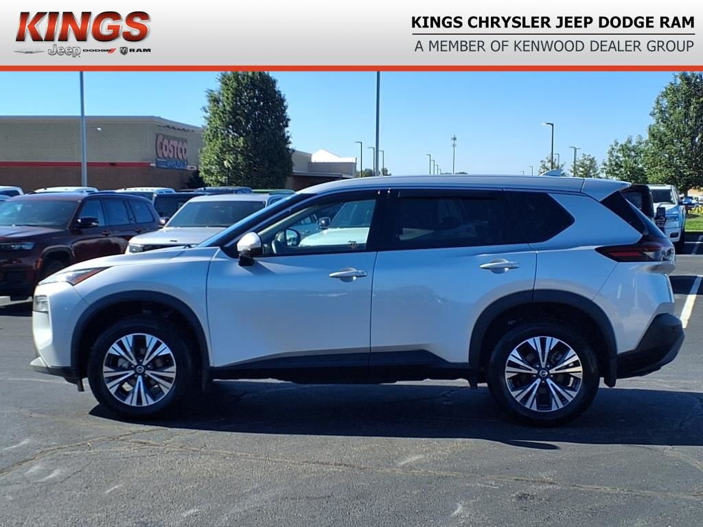 2021 Nissan Rogue SV photo 2