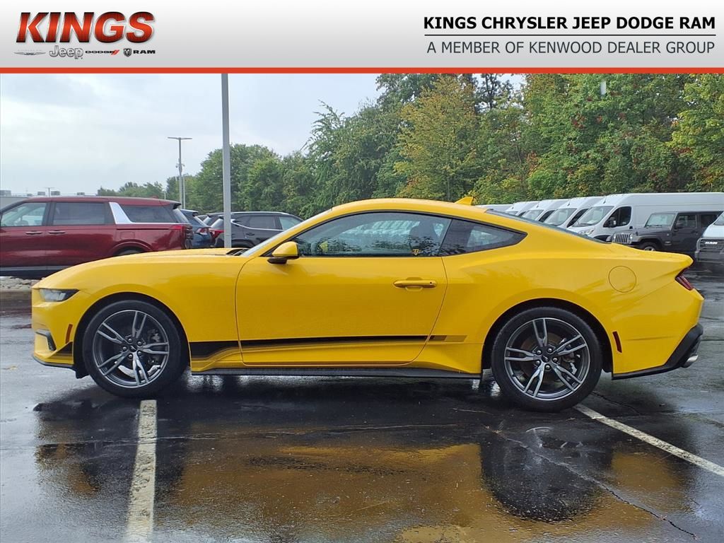 2024 Ford Mustang EcoBoost photo 3