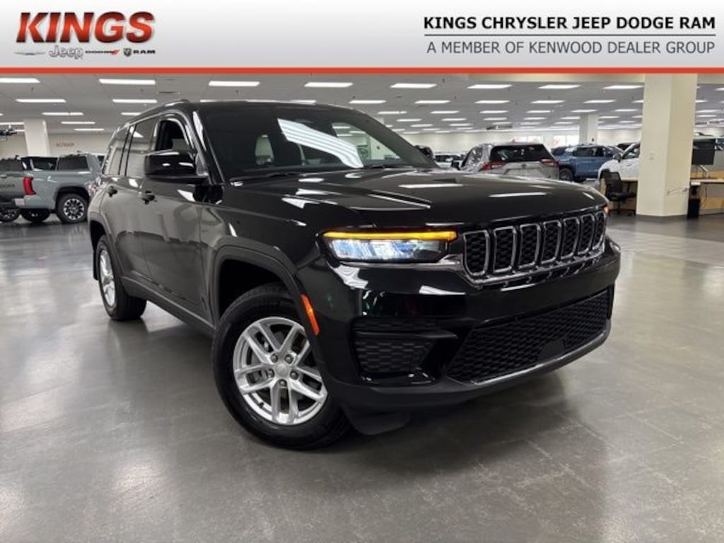 Used 2024 Jeep Grand Cherokee Laredo SUV