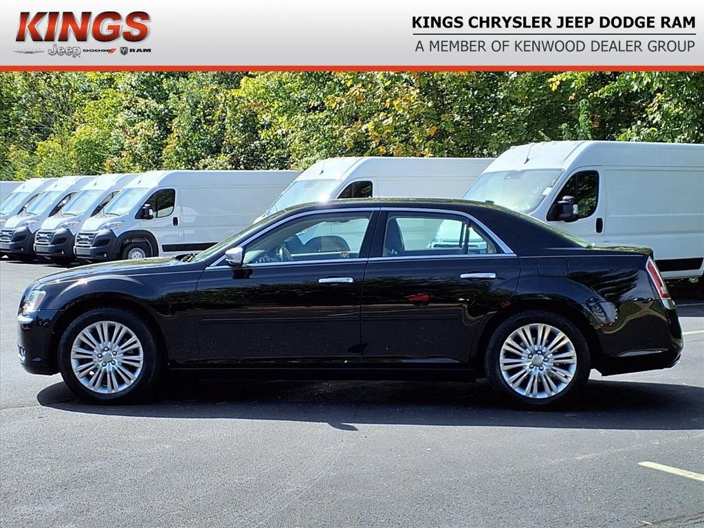 2013 Chrysler 300 C photo 2