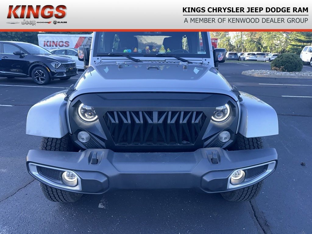 2014 Jeep Wrangler Unlimited Sahara photo 2
