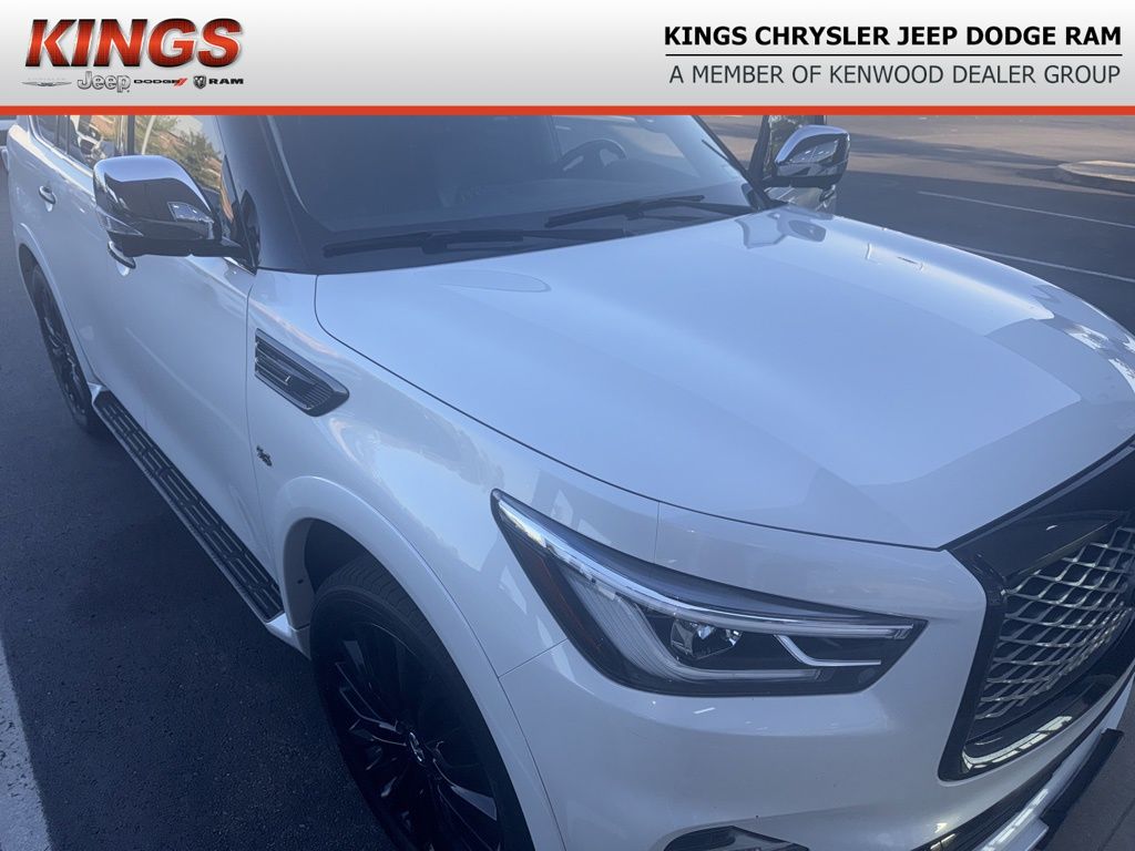 2019 Infiniti QX80 Luxe photo 2