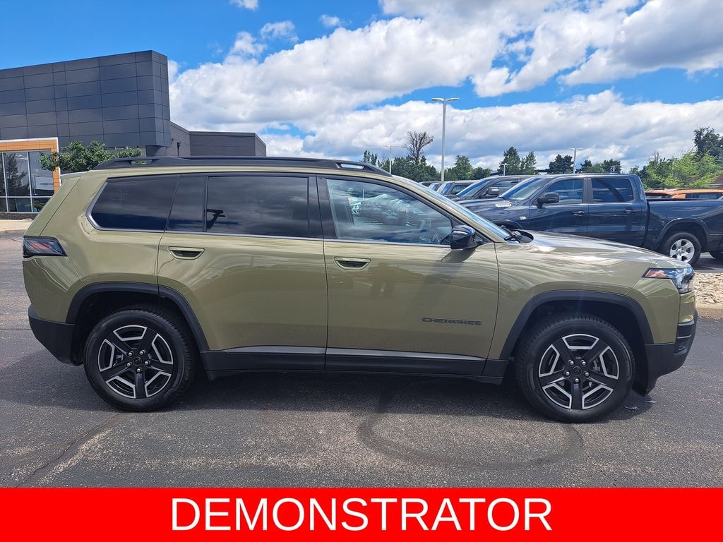 New 2026 Jeep Cherokee Laredo Sport Utility