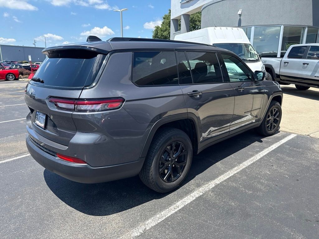 Used 2025 Jeep Grand Cherokee L Laredo SUV